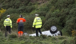 Video: Bé gái 8 tuổi tự điều khiển ô tô gây tai nạn thương tâm